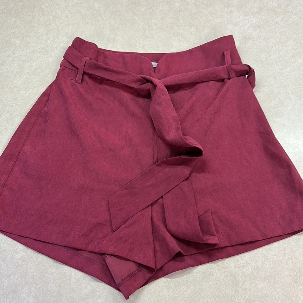 Charlotte Russe Burgundy Belted Dress Shorts Size Small